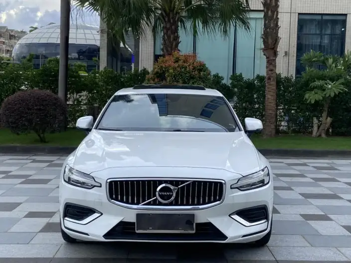 Volvo S60 2022 Model B4 Smart Range Deluxe Edition