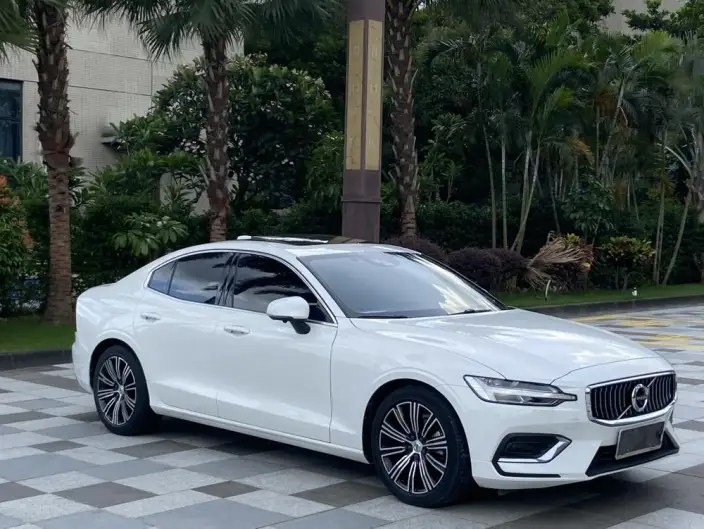Volvo S60 2022 Model B4 Smart Range Deluxe Edition