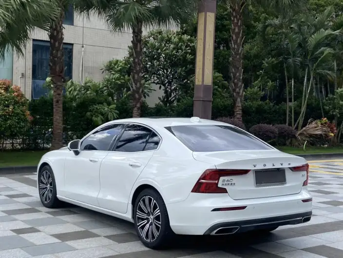 Volvo S60 2022 Model B4 Smart Range Deluxe Edition