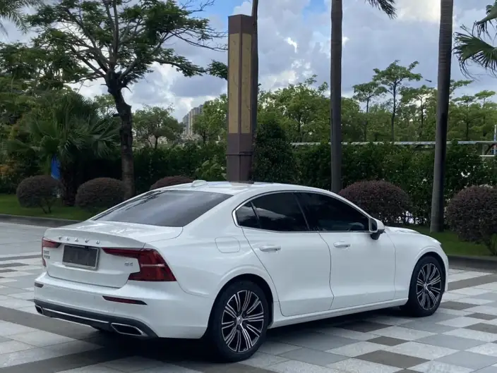 Volvo S60 2022 Model B4 Smart Range Deluxe Edition – фото 6