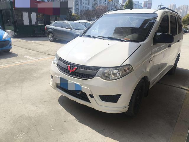 Wuling Hongguang 2015 модификация 1.5L S Manual Basic National IV – фото 1