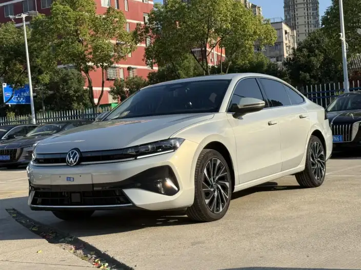 Volkswagen Sagitar 2026 Model L 300TSI DSG Luxury Model – фото 1