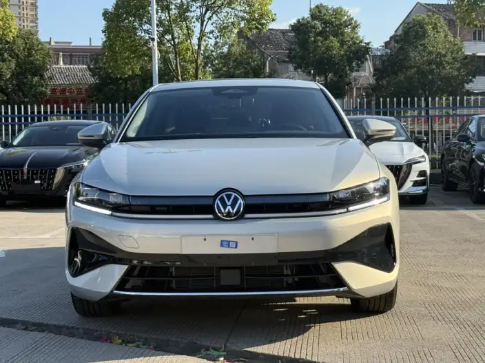 Volkswagen Sagitar 2026 Model L 300TSI DSG Luxury Model – фото 2