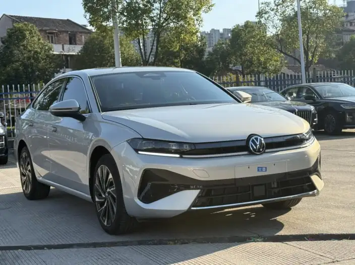 Volkswagen Sagitar 2026 Model L 300TSI DSG Luxury Model – фото 3