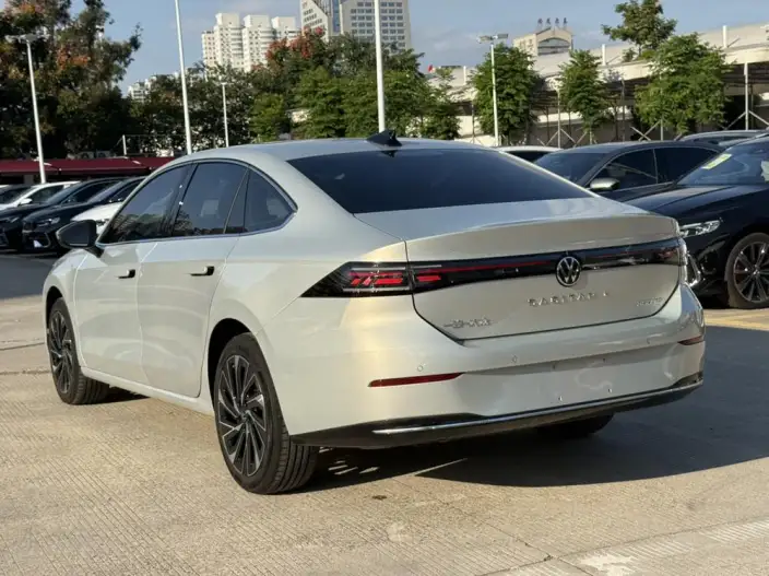 Volkswagen Sagitar 2026 Model L 300TSI DSG Luxury Model – фото 4