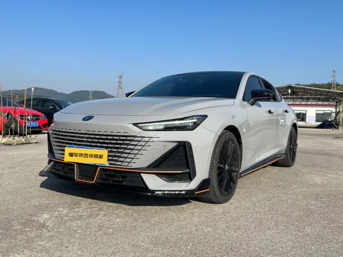 Changan UNI-V 2023 Model 1.5T Sports Edition – фото 1