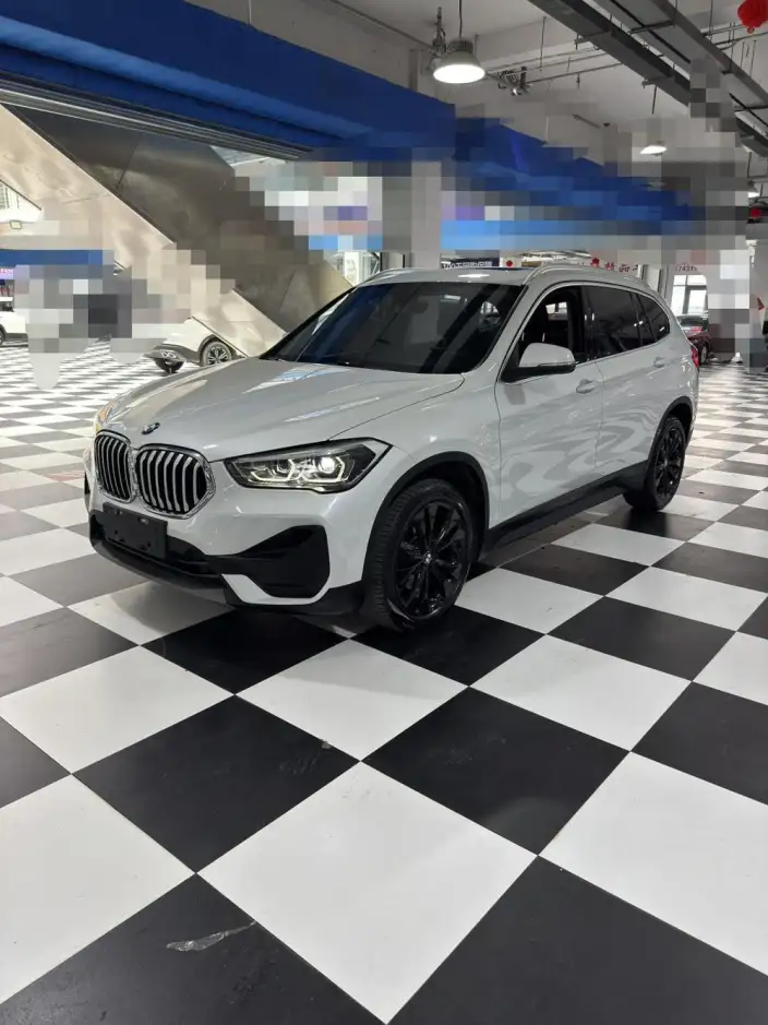BMW X1 2022 Model sDrive20Li Fashion Model – фото 1
