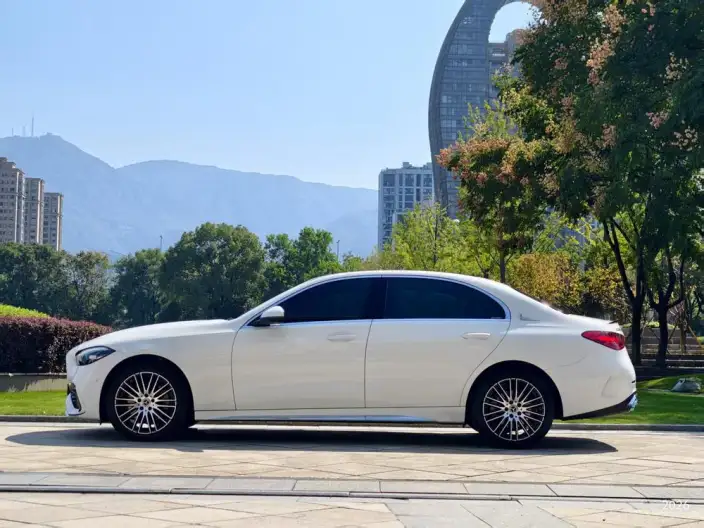 Mercedes-Benz C-Class 2025 Model C 260 L Sports Edition – фото 3