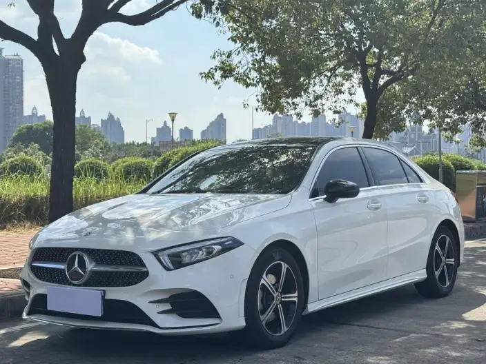 Mercedes-Benz A-class 2023 Model A 200 L Sports sedan Fashion Edition – фото 1