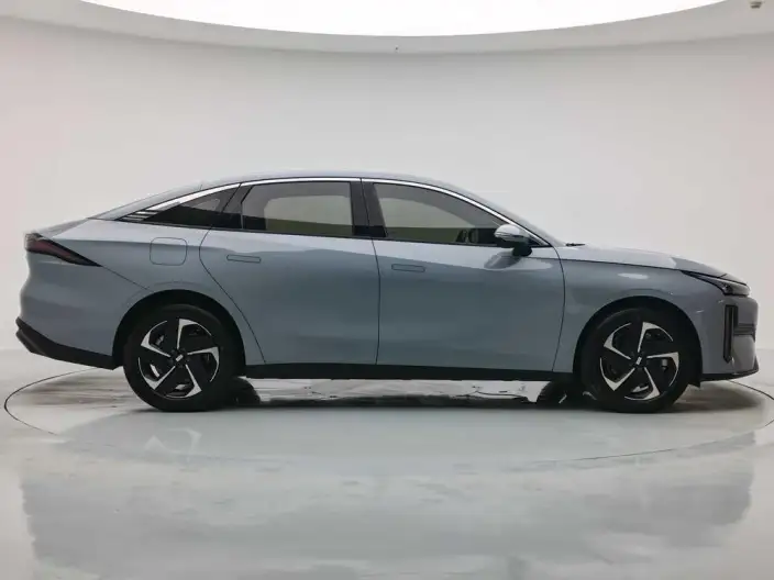 Geely Galaxy L6 2023 Model 1.5T DHT 60km PLUS – фото 8
