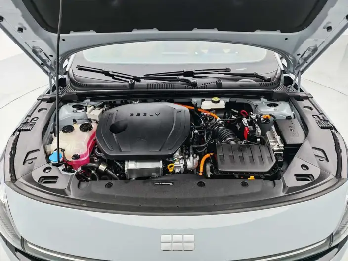 Geely Galaxy L6 2023 Model 1.5T DHT 60km PLUS – фото 10