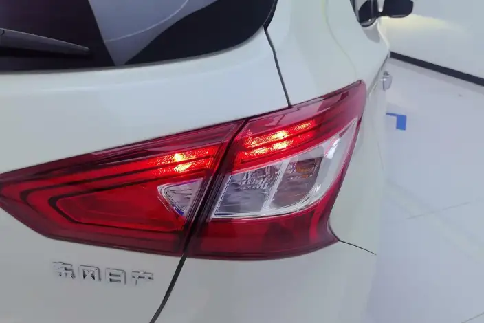 Nissan Tiida 2023 Model 1.6L CVT Zhixing Edition – фото 5