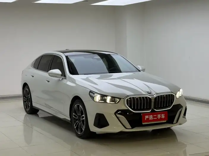 BMW 5 Series 2024 Model 525Li M Sports Set – фото 3