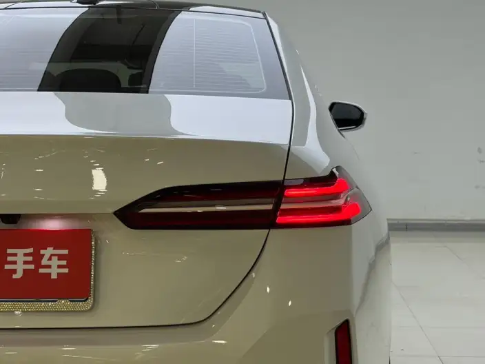 BMW 5 Series 2024 Model 525Li M Sports Set – фото 8