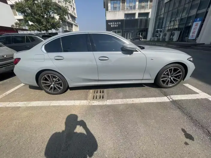BMW 3 Series 2025 Model 325i M Sports Set – фото 5