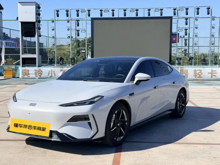 Geely Galaxy E8 2024 Model 550km PRO