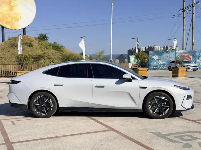 Geely Galaxy E8 2024 Model 550km PRO – фото 7