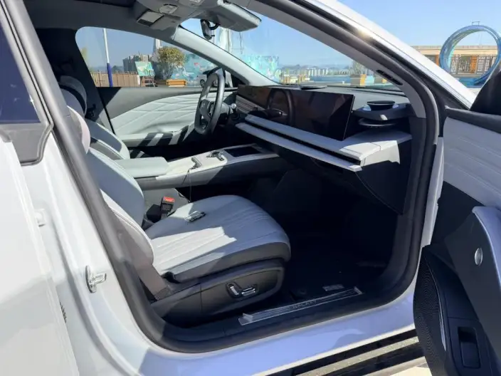 Geely Galaxy E8 2024 Model 550km PRO – фото 9