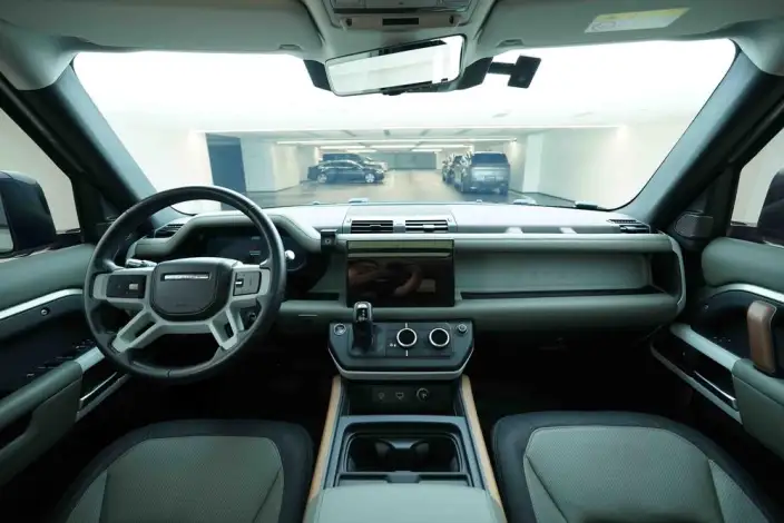Land Rover Defender 2023 Model 110 3.0T P400 X-Dynamic HSE – фото 9