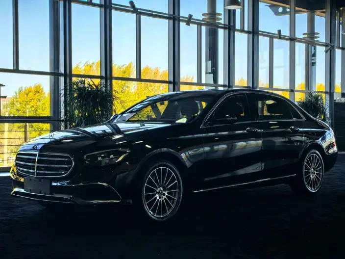 Mercedes-Benz E-Class 2023 Model E 260 L 4MATIC sedan – фото 1