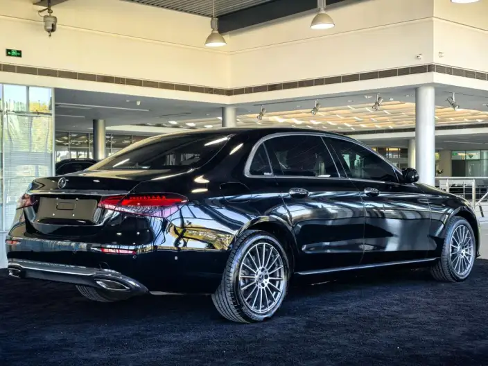 Mercedes-Benz E-Class 2023 Model E 260 L 4MATIC sedan – фото 3