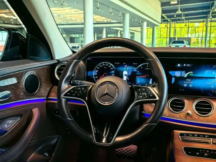 Mercedes-Benz E-Class 2023 Model E 260 L 4MATIC sedan – фото 9