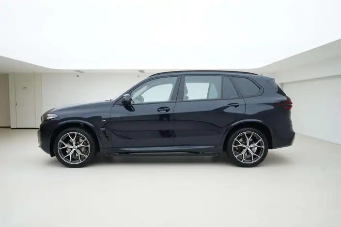 BMW X5 2023 Model xDrive30Li Exclusive Model M Sports Night Set – фото 3