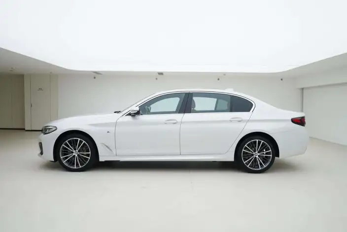 BMW 5 Series 2023 Model 530Li xDrive M Sports Set – фото 3