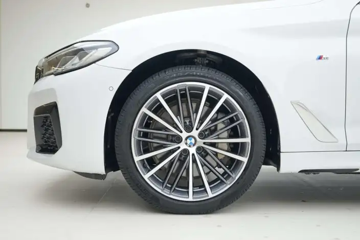 BMW 5 Series 2023 Model 530Li xDrive M Sports Set – фото 8