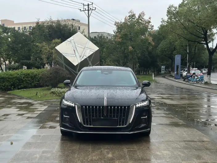 Hongqi H5 2025 Model 2.0T Automatic Flag Enjoy Edition