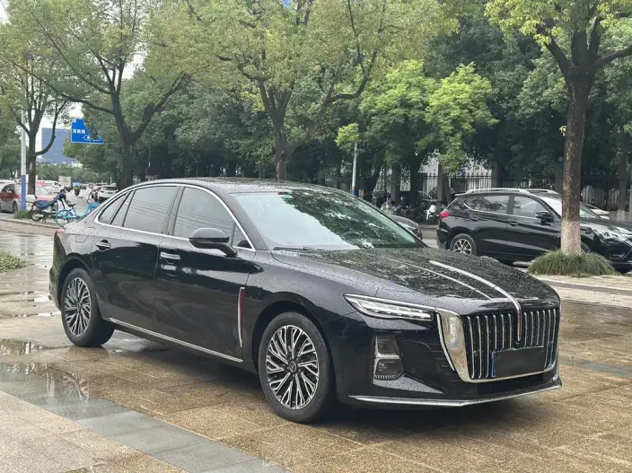 Hongqi H5 2025 Model 2.0T Automatic Flag Enjoy Edition