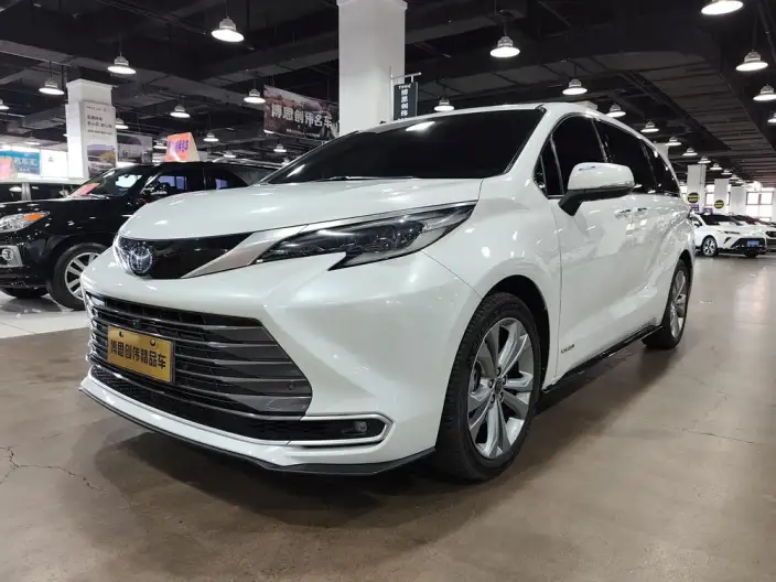 Toyota Sienna 2023 Model Hybrid 2.5L Premium Edition – фото 1