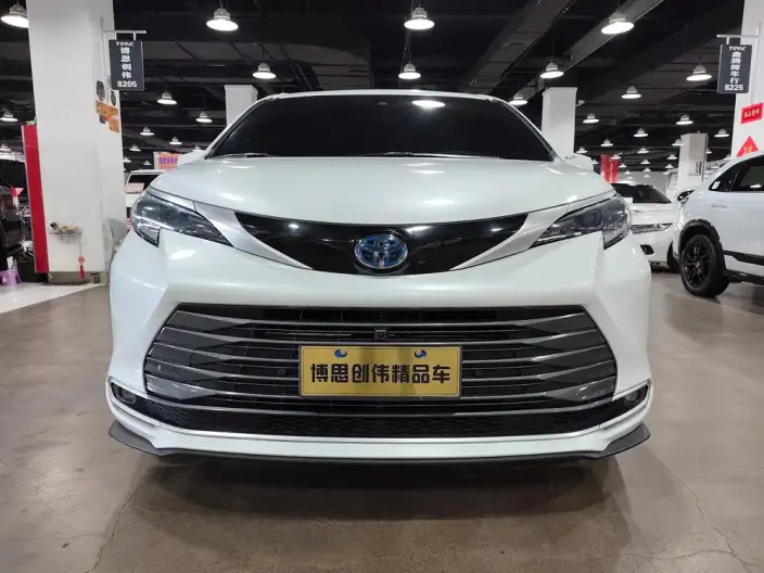 Toyota Sienna 2023 Model Hybrid 2.5L Premium Edition – фото 2