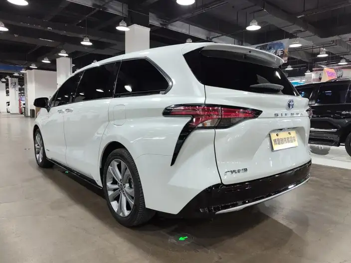 Toyota Sienna 2023 Model Hybrid 2.5L Premium Edition – фото 4