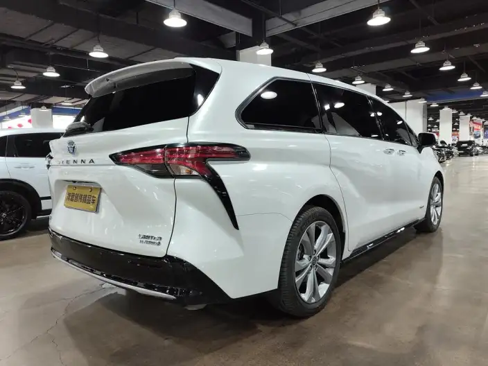 Toyota Sienna 2023 Model Hybrid 2.5L Premium Edition – фото 6