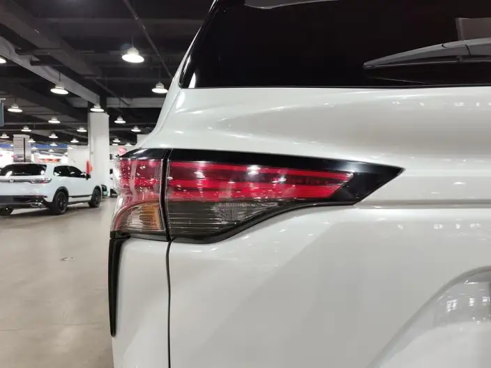 Toyota Sienna 2023 Model Hybrid 2.5L Premium Edition – фото 8