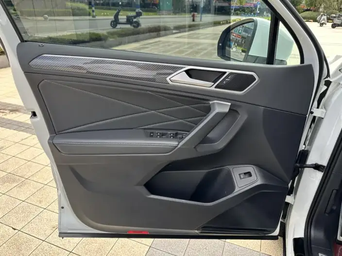 Volkswagen Tiguan L 2024 Model 330TSI 2WD R-Line Enjoy the version more – фото 9