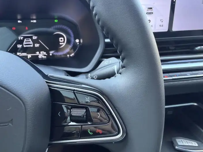 Geely Emgrand 2023 Model No. 4 Gen Champion Edition 1.5L CVT Luxury Model – фото 8