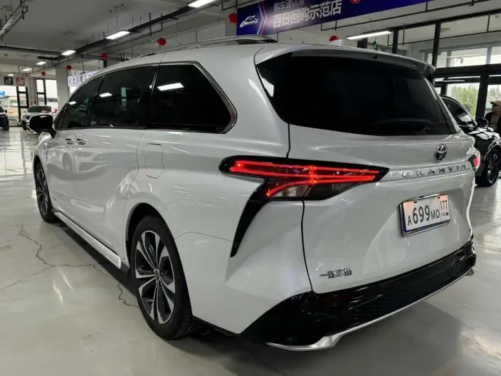 Granvia 2023 Model Intelligent Hybrid 2.5L Noble PLUS – фото 5