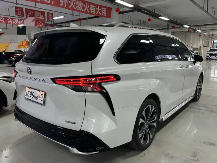 Granvia 2023 Model Intelligent Hybrid 2.5L Noble PLUS – фото 7