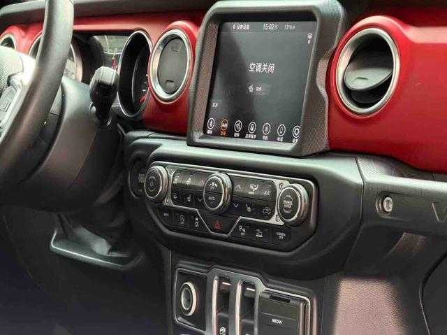 Jeep Wrangler Модель 2021 года 2.0T Rubicon лян door Edition – фото 11
