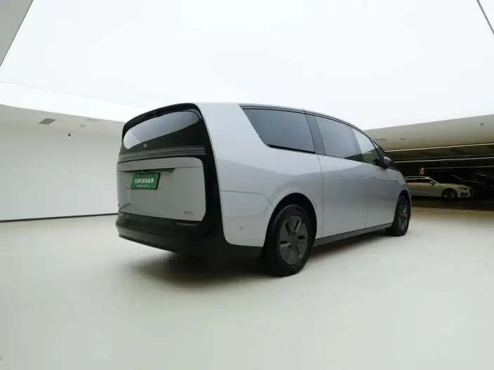 Li Auto MEGA 2024 Model Ultra Edition – фото 6