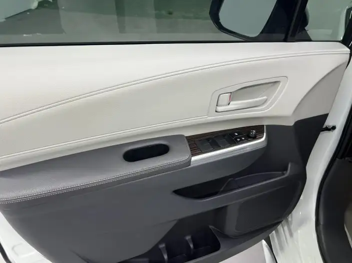 Granvia 2023 Model Intelligent Hybrid 2.5L Deluxe Edition – фото 9