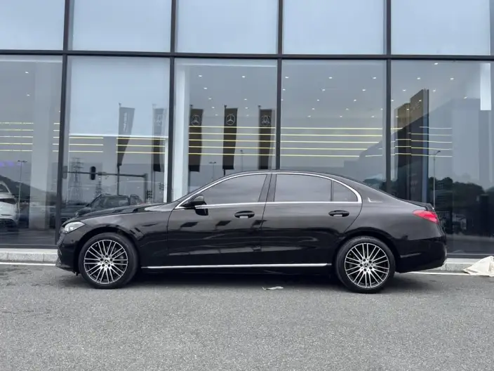 Mercedes-Benz C-Class 2023 Model C 260 L – фото 3