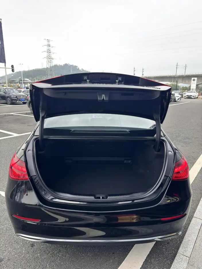 Mercedes-Benz C-Class 2023 Model C 260 L – фото 6