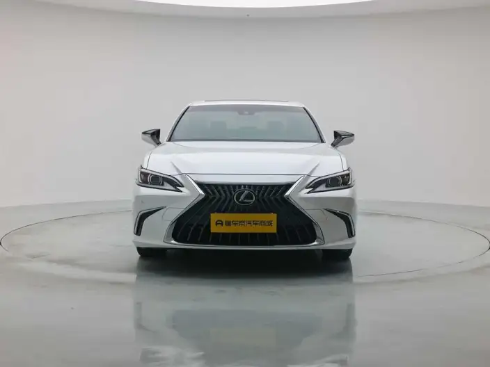 Lexus ES 2022 Model 200 Superior Edition