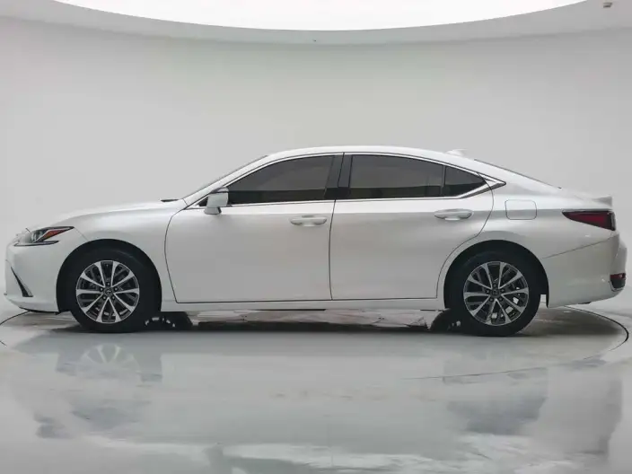 Lexus ES 2022 Model 200 Superior Edition