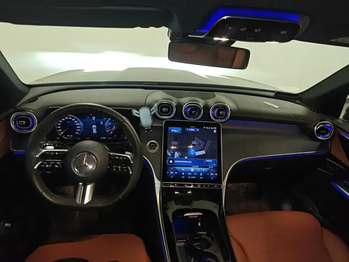 Mercedes-Benz GLC 2025 Model GLC 260 L 4MATIC Luxury Model 5 seat – фото 5