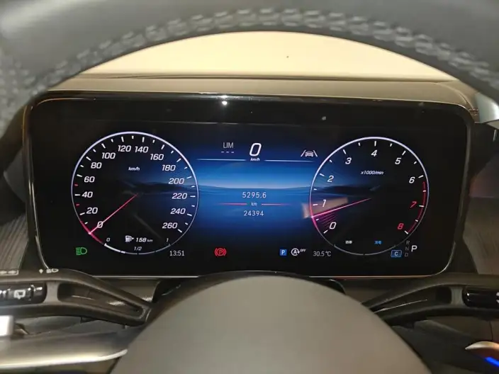 Mercedes-Benz GLC 2025 Model GLC 260 L 4MATIC Luxury Model 5 seat – фото 6