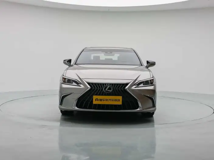 Lexus ES 2022 Model 300h Superior Edition